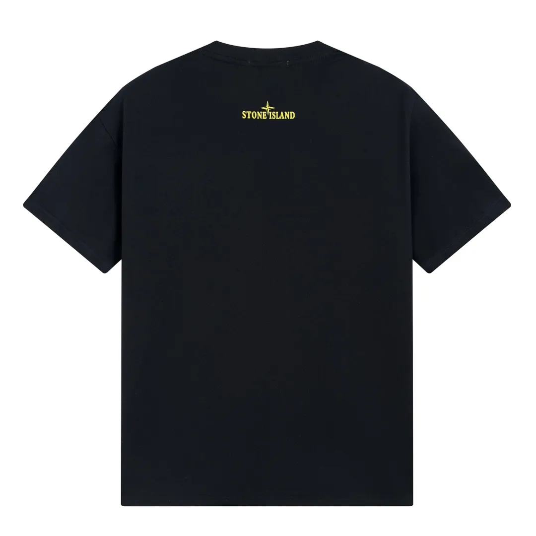 W631#P110💰 [Stone lsland/Stone Island summer new compass 5715 printed pattern short-sleeved T-shirt] ⚠️[Original creation with high control of details] - Made of 260 grams of combed cotton 32 count double yarn, soft and comfortable to the touch, sweat-absorbent and breathable. - Simple basic and versatile style, original quality, the first choice for couples. - Made in a large factory, four needles and five threads on the shoulder, neatly arranged, high quality workmanship. - Same style for men and women. Very versatile, one piece for everyone, details are clearly visible. Color: Black White Size: M L